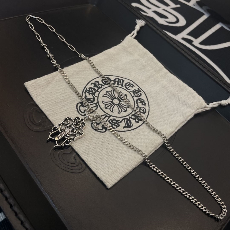 Ch*0me He**ts necklaces